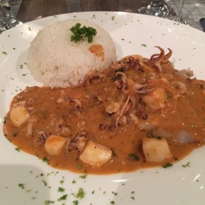 Pescado a lo macho con arroz 