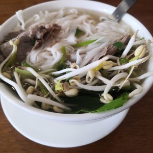 Pho de carne bien cocido