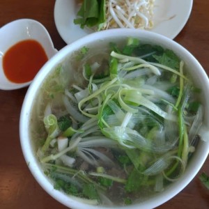 Pho de carne salteada