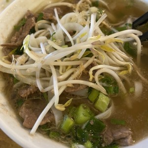 Pho con carne mixta