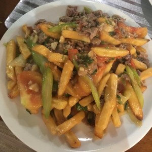 BISTEC PICADO CON PAPAS 