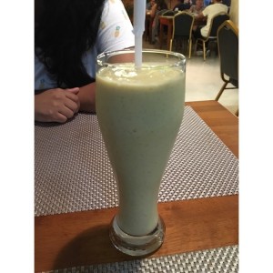 Batido de aguacate con leche condensada