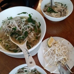 Caldo de res con fideos