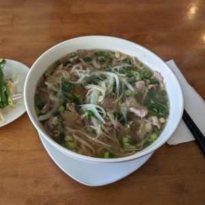 Pho de res bien cocido