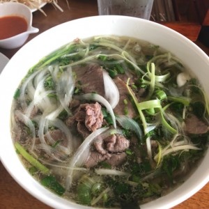 Pho de carnes mixtas 