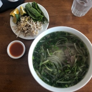 Pho de carne bien cocida 