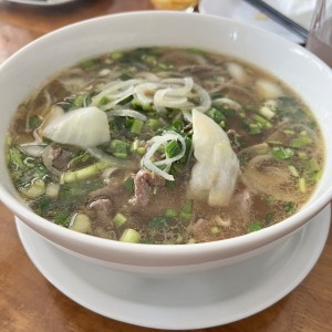 Pho de carne salteada