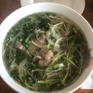 Pho de carne bien cocida