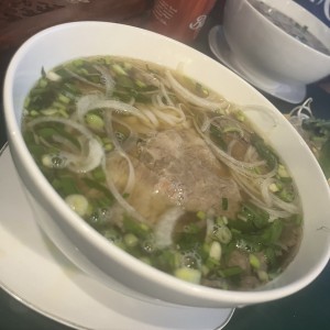 Pho de res bien cocida