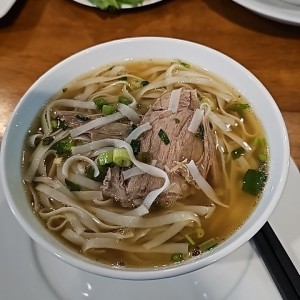 pho de carne bien cocida