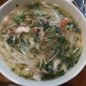 Pho de mariscos