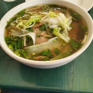 pho con carne bien cocida