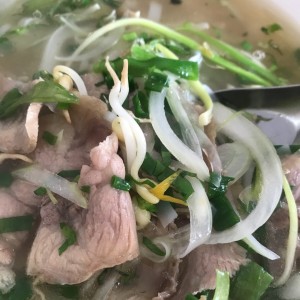 Pho de Res medio cruda