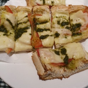 broscheta mozarella y tomate