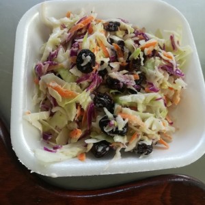 Ensalada de repollo con pasitos