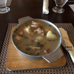 sopa de pollo