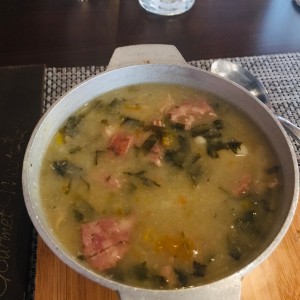 sopa de pollo