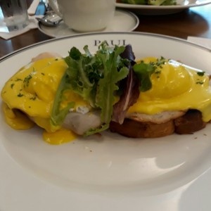 Huevos Benedictinos