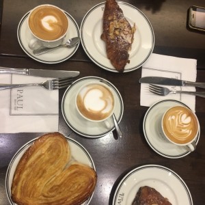 Croissant de chocolate y almendras y orejas 