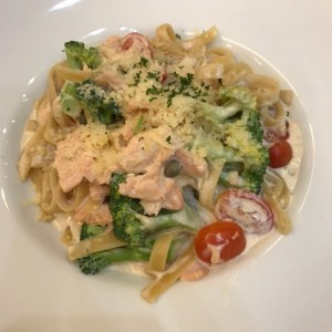 Pasta con Brocoli y Salmon