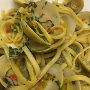 Linguini con almejas