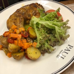 pollo asado con papas y ensalada