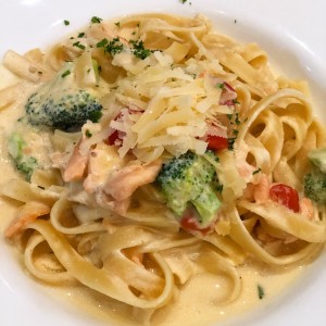 fettuccine con salmon 