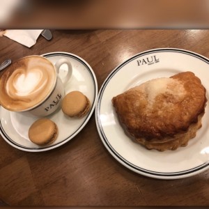 Capuccino con Macarrons, Hojaldre de Manzana