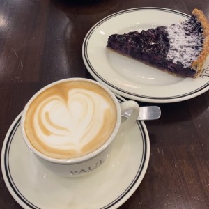 cappuccino y tarta