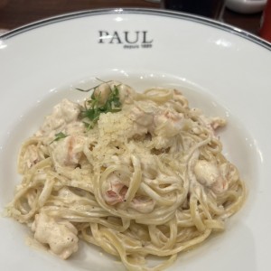 Linguini de camarones.