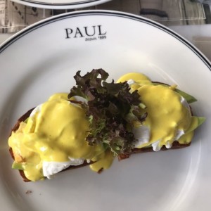 huevos benedictos con langosta