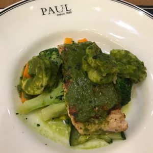 Corvina en salsa verde con camarones 