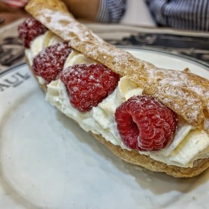 Eclair de Frambuesas