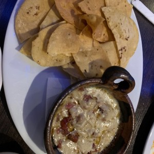 Queso Fundido con Chorizo 