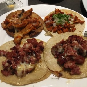 taco pastor, taco de chorizo con queso y piratas al pastor