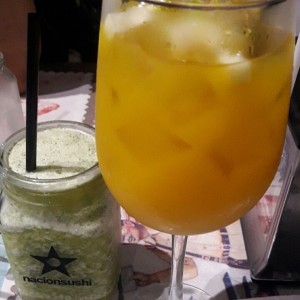 Sangria de mango y limonada con hierba buena!!! 