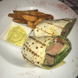 Wrap de filete de res con salsa de curry