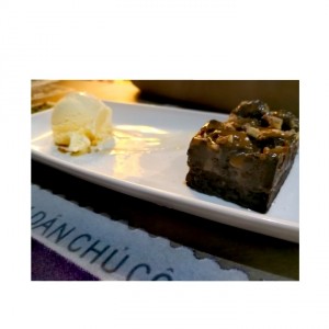 Brownie de chocolate con caramelo $7