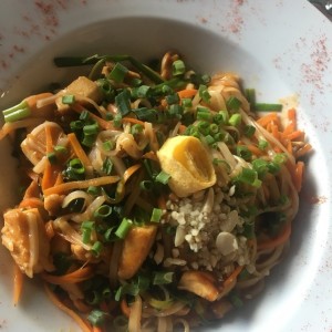 Pad thai de pollo