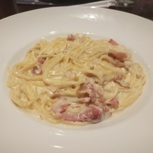 Pasta gratinada con bacon