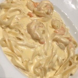 fetuccinni con camarones en crema 