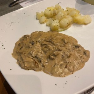 Pechuga de Pollo en Salsa de Almendras