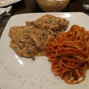 Pollo porcini con espaguettis pomodoro