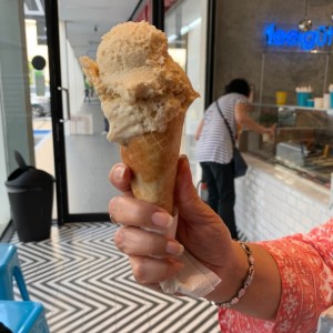 Cono con Helados Brownie y Caramelo