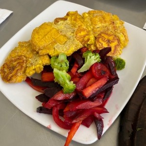 Ensalada y patacones