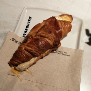 croissant doble queso