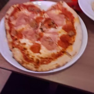 Pizza Tres Carnes