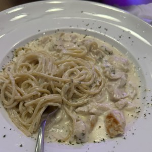 Spagetti Alfredo Pollo