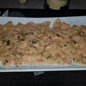 Farfalle al salmone