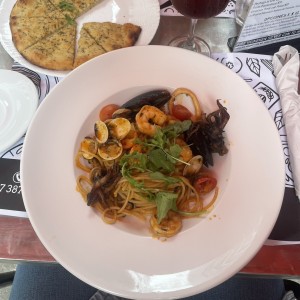 Pasta con mariscos mixto